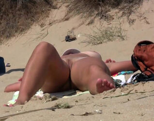 Fresh beach hidden cam vid with thick jugged chicks nudists
